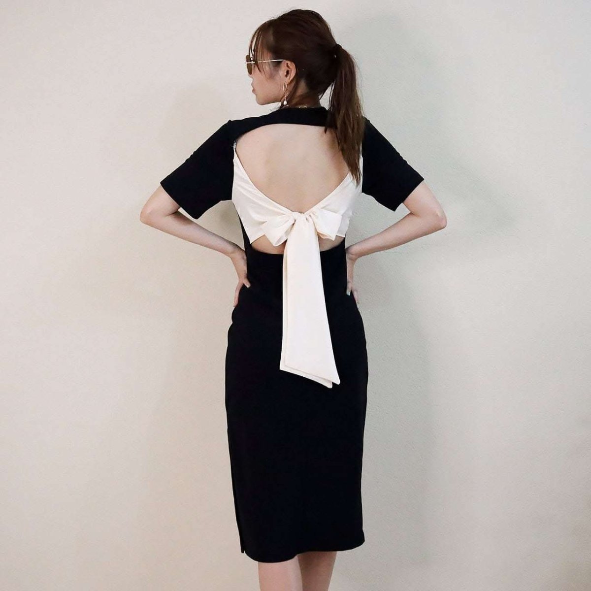 <ベージュ1点即納>【動画あり】オープンバックバイカラーリボンワンピース 2色展開 - select store mirror me<ベージュ1点即納>【動画あり】オープンバックバイカラーリボンワンピース 2色展開194477774mirror meselect store mirror me194477774【即納】ベージュ M