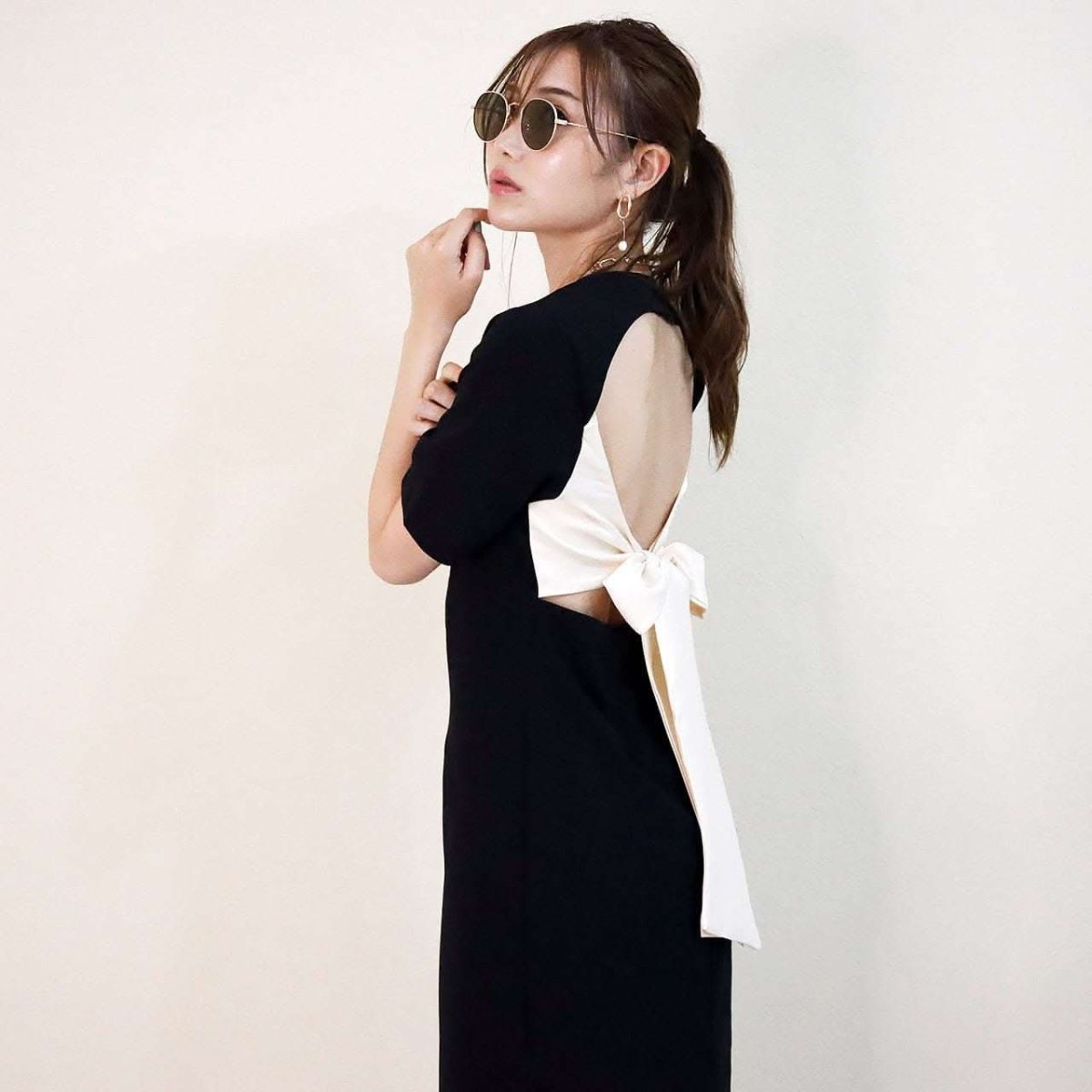 <ベージュ1点即納>【動画あり】オープンバックバイカラーリボンワンピース 2色展開 - select store mirror me<ベージュ1点即納>【動画あり】オープンバックバイカラーリボンワンピース 2色展開194477774mirror meselect store mirror me194477774【即納】ベージュ M