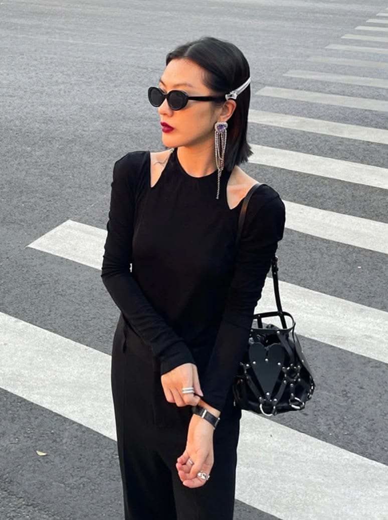 <インスタグラマー様ご愛用>変形デザインネックオープントップス - select store mirror me<インスタグラマー様ご愛用>変形デザインネックオープントップス194864611mirror meselect store mirror me194864611S