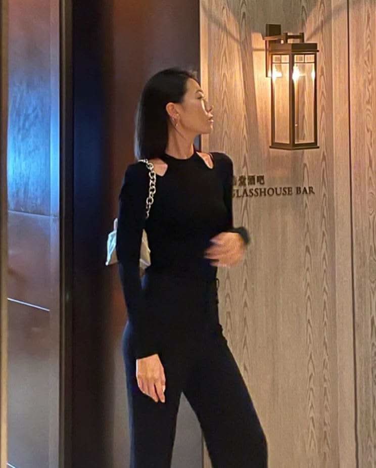 <インスタグラマー様ご愛用>変形デザインネックオープントップス - select store mirror me<インスタグラマー様ご愛用>変形デザインネックオープントップス194864611mirror meselect store mirror me194864611S