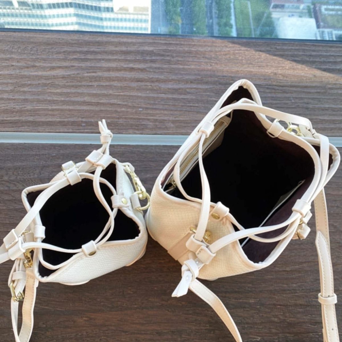 切り替えレザー巾着ショルダーバッグ 2色展開 - select store mirror me切り替えレザー巾着ショルダーバッグ 2色展開159790498mirror meselect store mirror me159790498ホワイト(小サイズ)