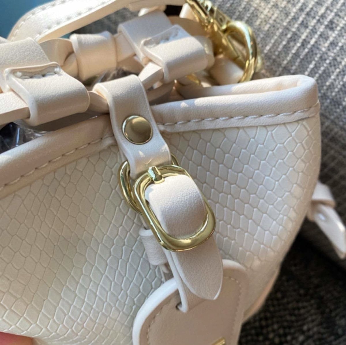 切り替えレザー巾着ショルダーバッグ 2色展開 - select store mirror me切り替えレザー巾着ショルダーバッグ 2色展開159790498mirror meselect store mirror me159790498ホワイト(小サイズ)