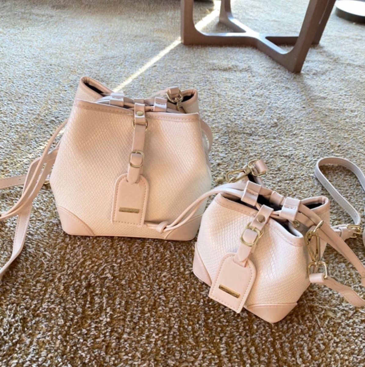 切り替えレザー巾着ショルダーバッグ 2色展開 - select store mirror me切り替えレザー巾着ショルダーバッグ 2色展開159790498mirror meselect store mirror me159790498ホワイト(小サイズ)