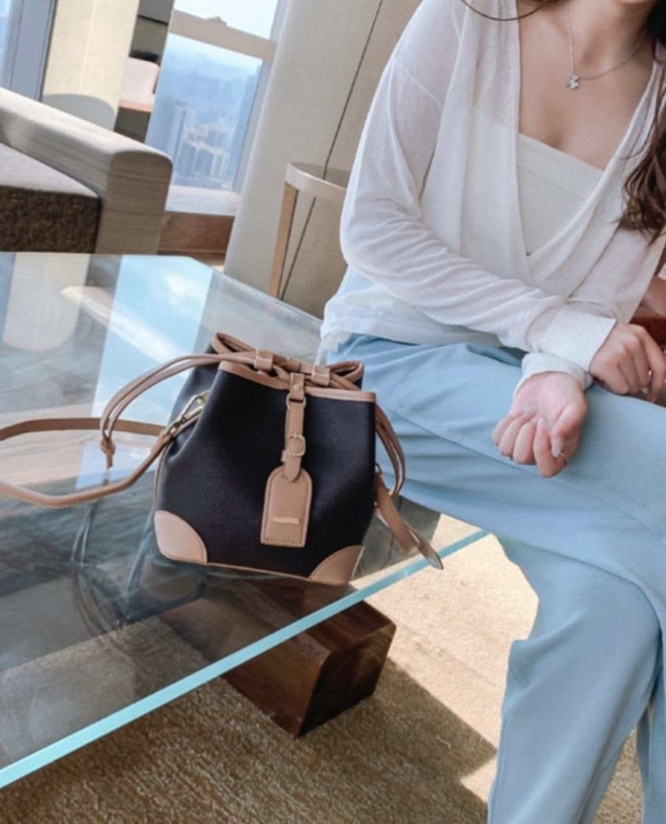 切り替えレザー巾着ショルダーバッグ 2色展開 - select store mirror me切り替えレザー巾着ショルダーバッグ 2色展開159790498mirror meselect store mirror me159790498ホワイト(小サイズ)