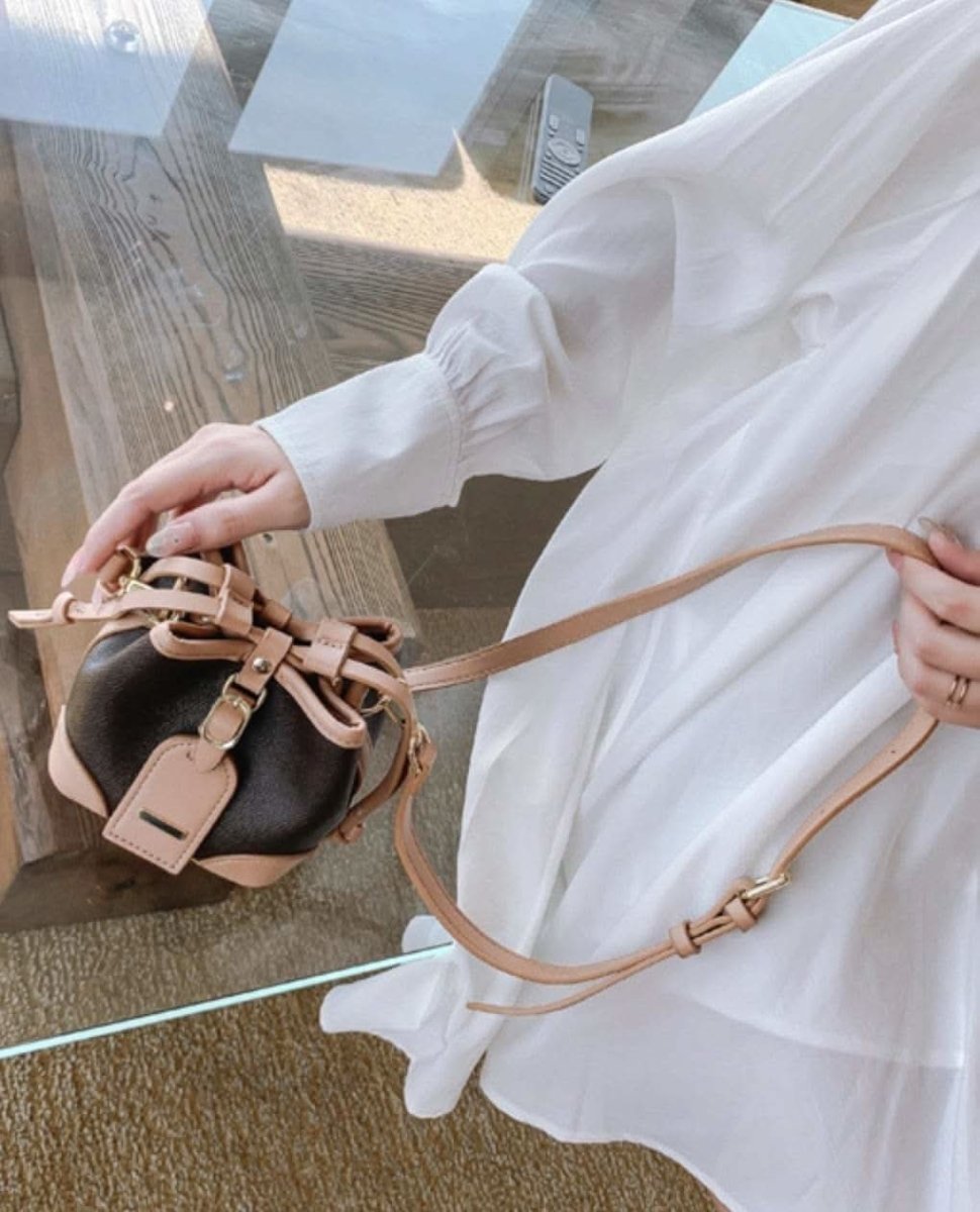 切り替えレザー巾着ショルダーバッグ 2色展開 - select store mirror me切り替えレザー巾着ショルダーバッグ 2色展開159790498mirror meselect store mirror me159790498ホワイト(小サイズ)