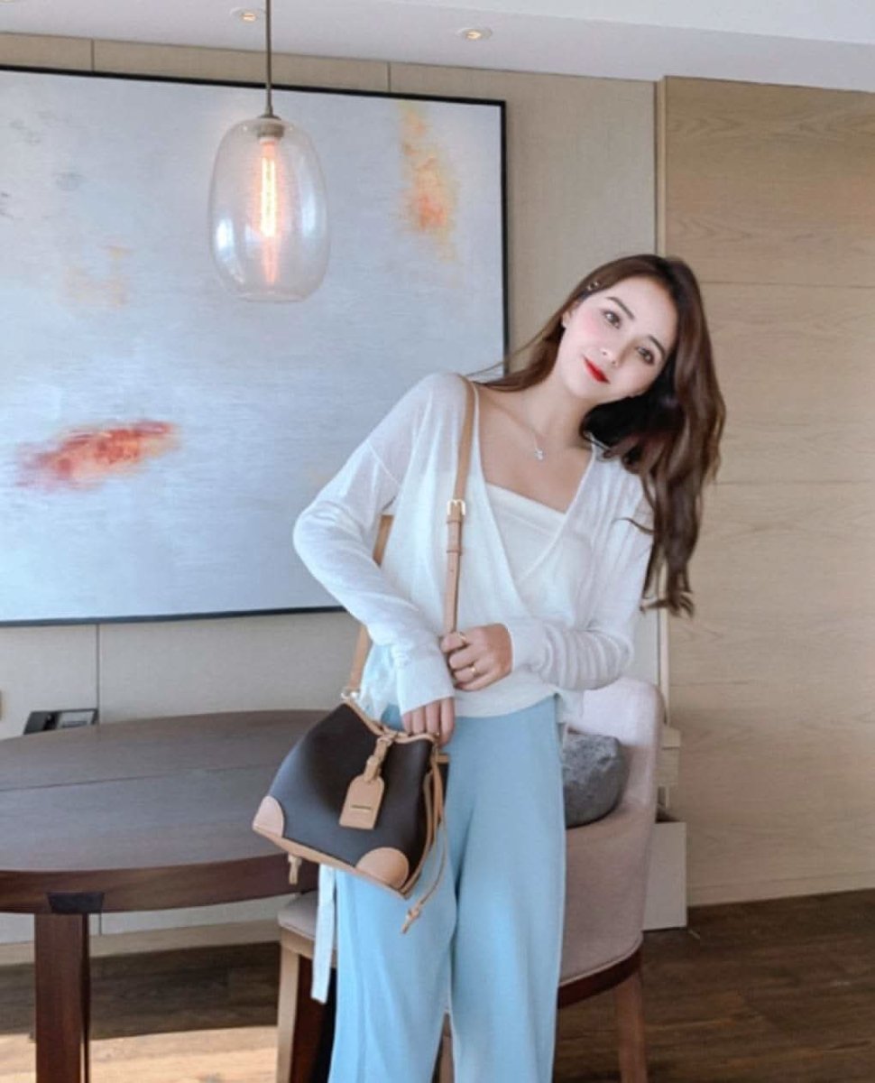 切り替えレザー巾着ショルダーバッグ 2色展開 - select store mirror me切り替えレザー巾着ショルダーバッグ 2色展開159790498mirror meselect store mirror me159790498ホワイト(小サイズ)