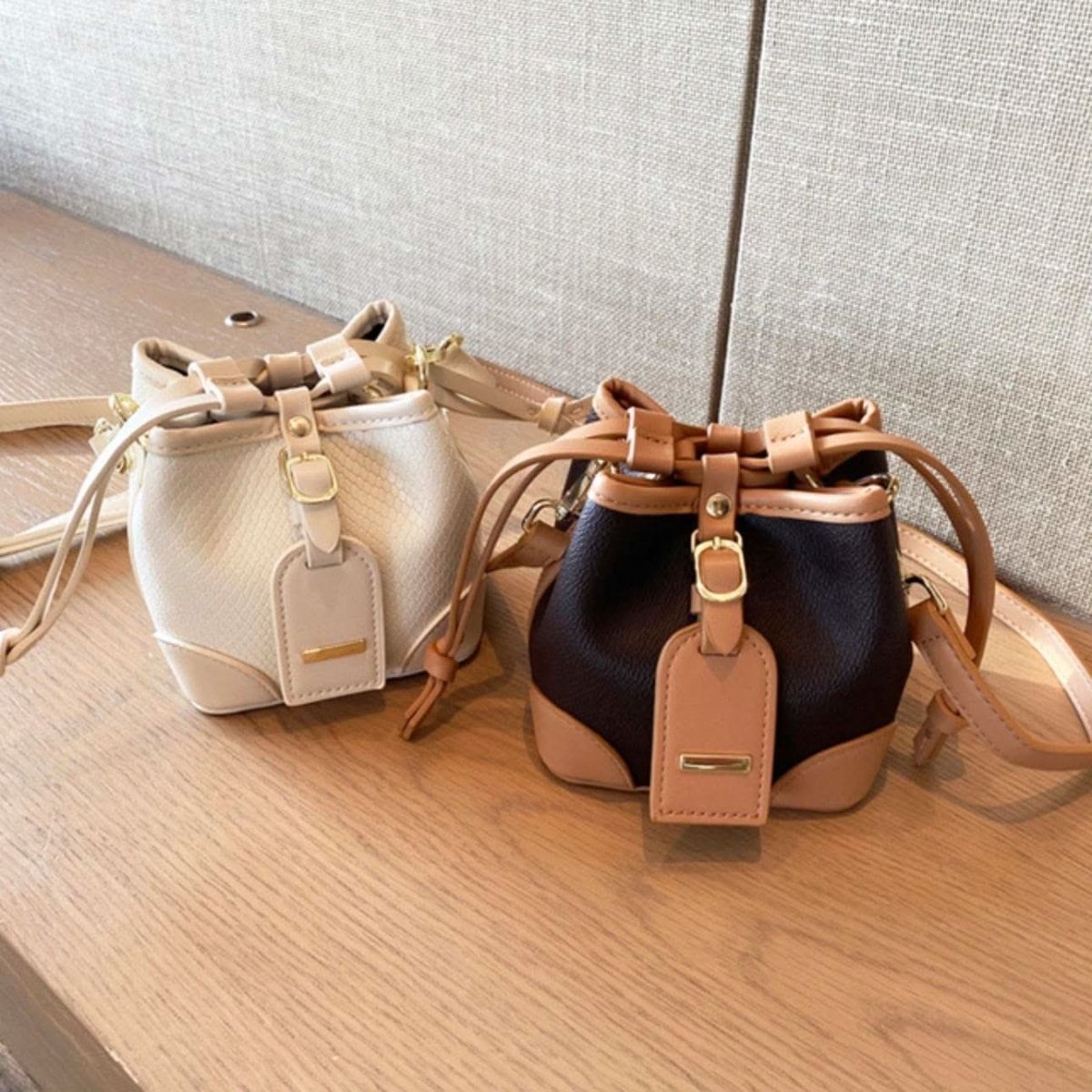 切り替えレザー巾着ショルダーバッグ 2色展開 - select store mirror me切り替えレザー巾着ショルダーバッグ 2色展開159790498mirror meselect store mirror me159790498ホワイト(小サイズ)