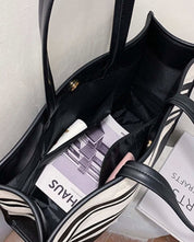 【動画あり】切り替えレザーポケットボーダートートバッグ 2種展開 - select store mirror me【動画あり】切り替えレザーポケットボーダートートバッグ 2種展開162335058mirror meselect store mirror me162335058小サイズ