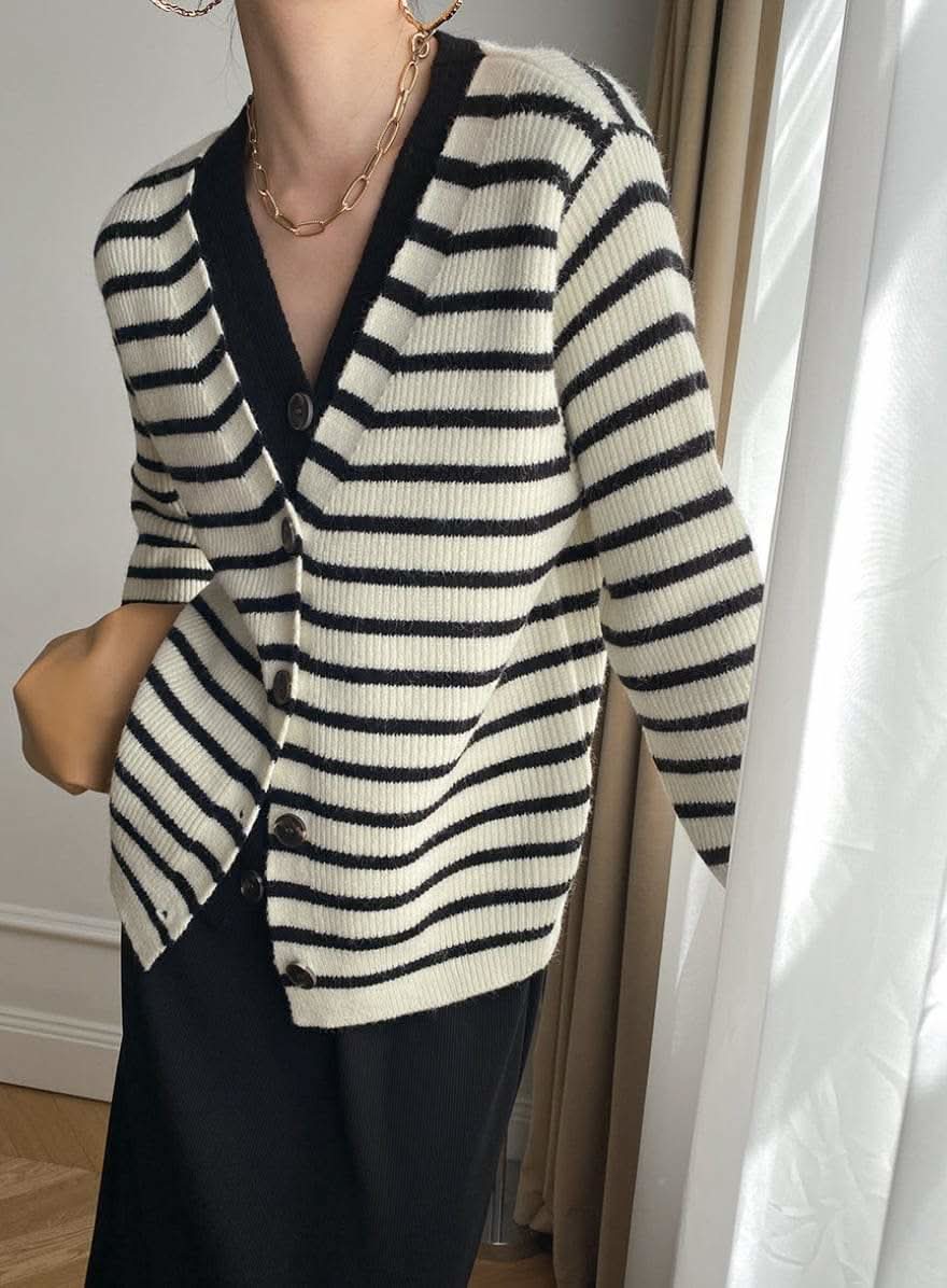 【動画あり】重ね着風ダブルボタンボーダーニットカーディガン 2色展開 - select store mirror me【動画あり】重ね着風ダブルボタンボーダーニットカーディガン 2色展開190811870mirror meselect store mirror me190811870ホワイト