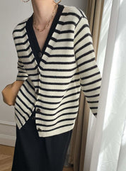 【動画あり】重ね着風ダブルボタンボーダーニットカーディガン 2色展開 - select store mirror me【動画あり】重ね着風ダブルボタンボーダーニットカーディガン 2色展開190811870mirror meselect store mirror me190811870ホワイト