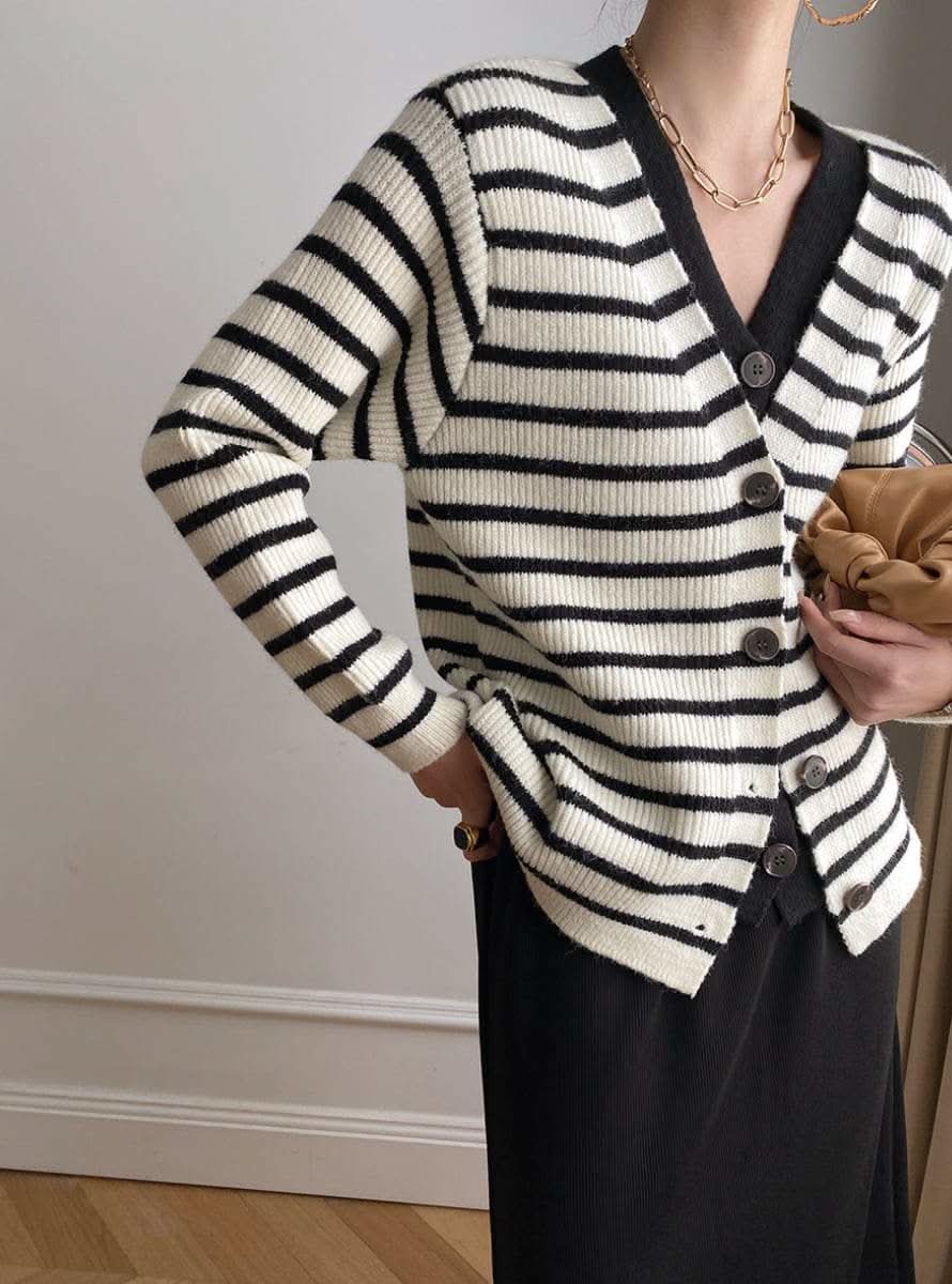 【動画あり】重ね着風ダブルボタンボーダーニットカーディガン 2色展開 - select store mirror me【動画あり】重ね着風ダブルボタンボーダーニットカーディガン 2色展開190811870mirror meselect store mirror me190811870ホワイト