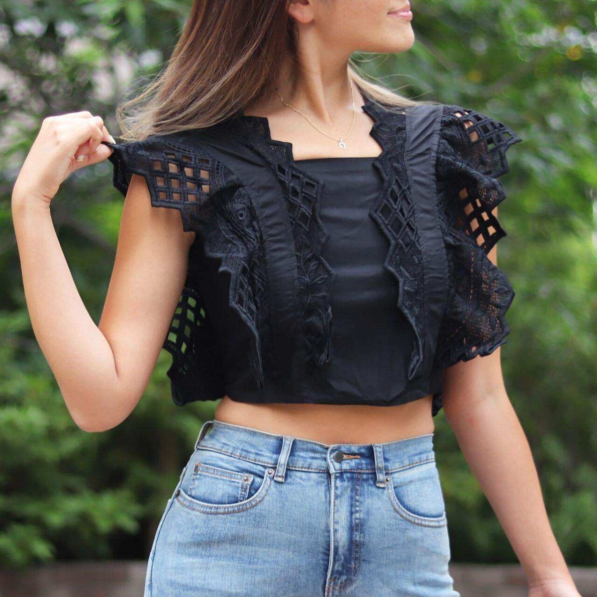 <ブラック即納>バックリボンフリルレースショルダーコットントップス 2色展開 - select store mirror me<ブラック即納>バックリボンフリルレースショルダーコットントップス 2色展開194553645mirror meselect store mirror me194553645ホワイト