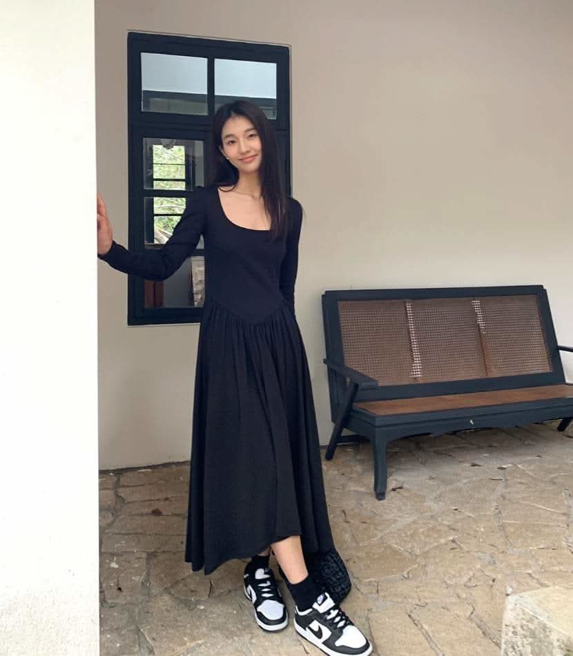 【動画あり】スクエア切り替えフレアワンピース 2色展開 - select store mirror me【動画あり】スクエア切り替えフレアワンピース 2色展開200086831mirror meselect store mirror me200086831ピンクベージュS