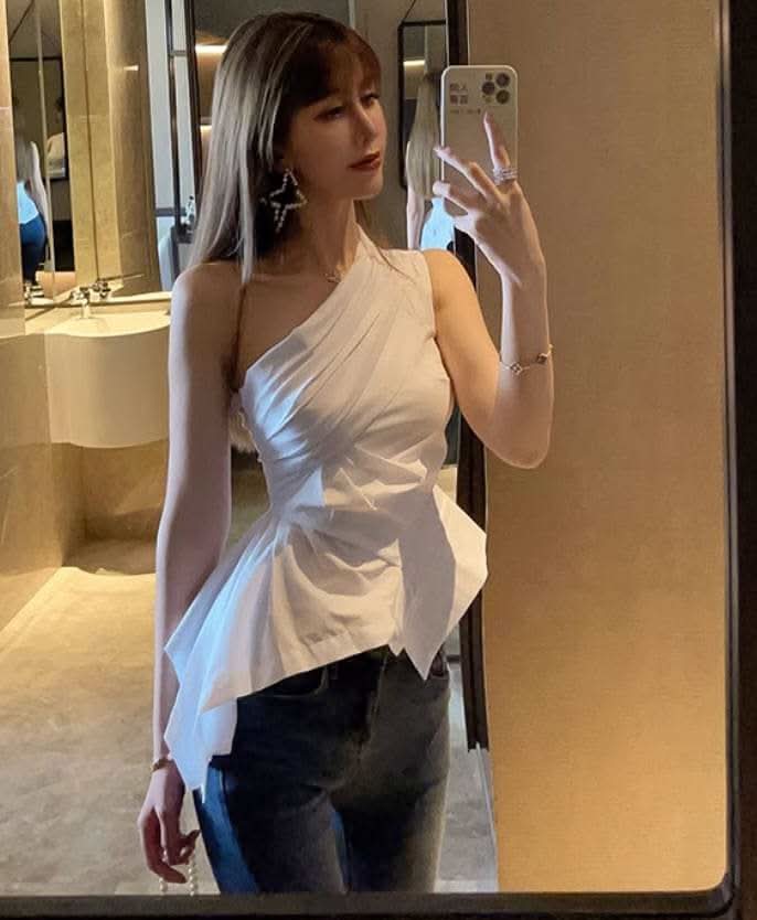 <インスタグラマー様ご愛用>【動画あり】ワンショルダーデザインペプラムトップス 2色展開 - select store mirror me<インスタグラマー様ご愛用>【動画あり】ワンショルダーデザインペプラムトップス 2色展開207593431mirror meselect store mirror me207593431ホワイトS