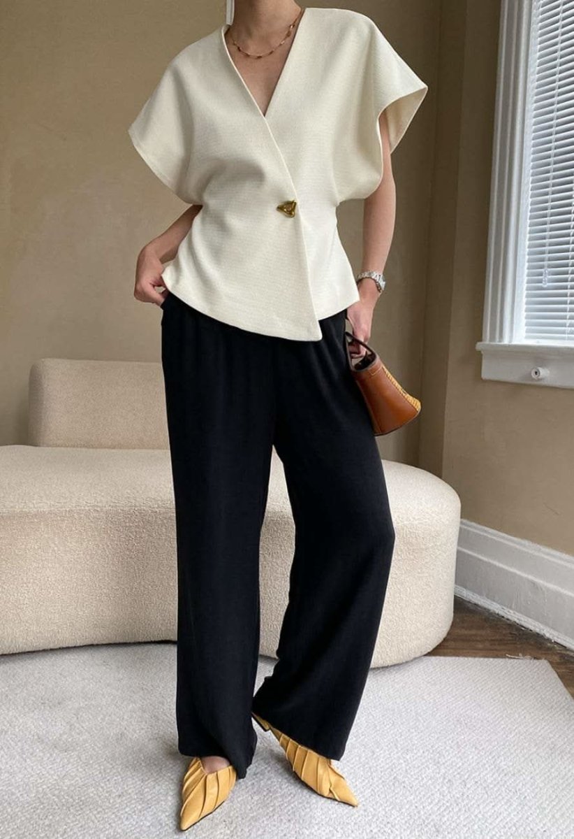 <インスタグラマー様ご愛用>動画あり】トライアングルポイントデザイントップス 2色展開 - select store mirror me<インスタグラマー様ご愛用>動画あり】トライアングルポイントデザイントップス 2色展開208700264mirror meselect store mirror me208700264ホワイトS