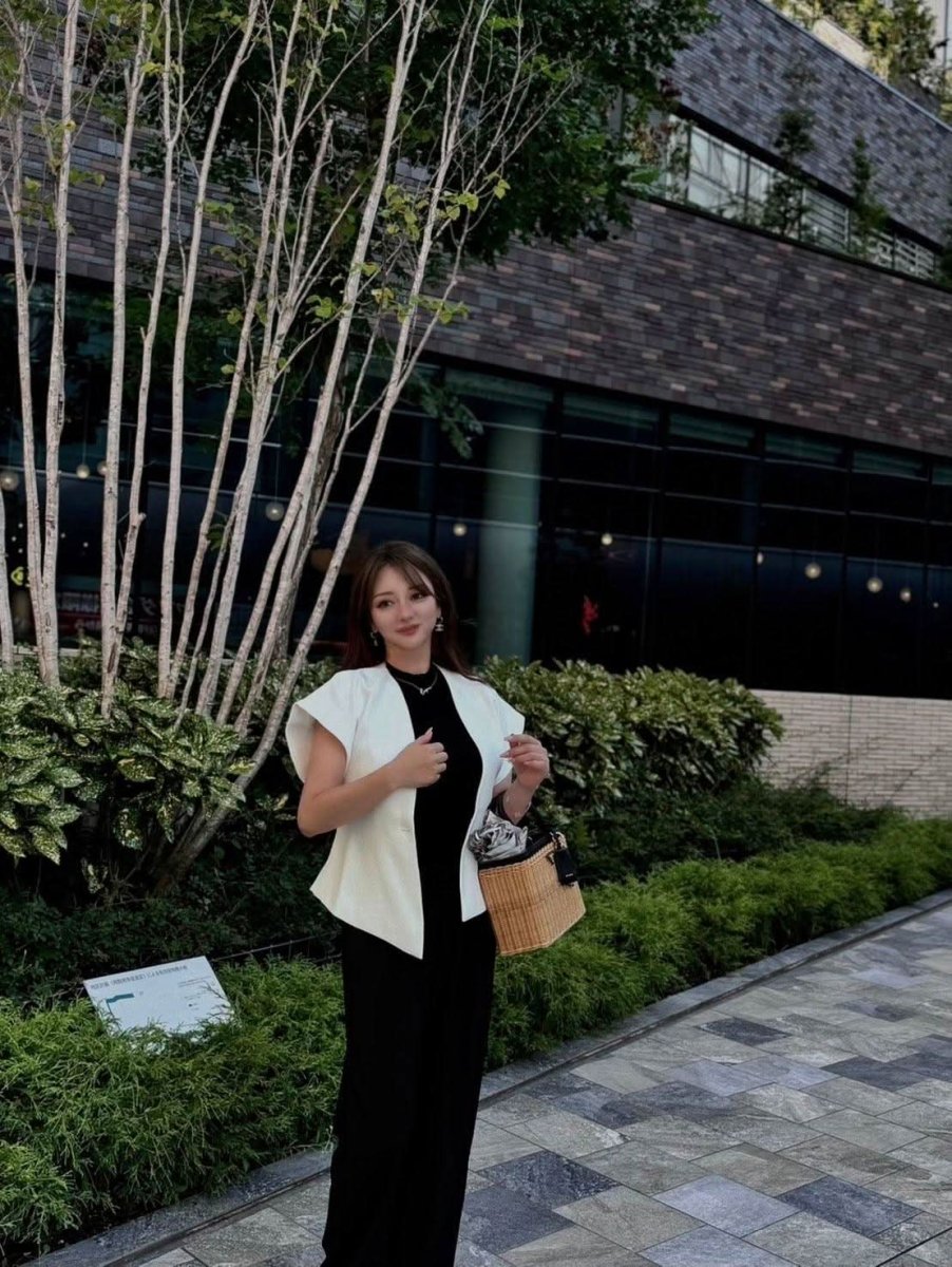 <インスタグラマー様ご愛用>動画あり】トライアングルポイントデザイントップス 2色展開 - select store mirror me<インスタグラマー様ご愛用>動画あり】トライアングルポイントデザイントップス 2色展開208700264mirror meselect store mirror me208700264ホワイトS