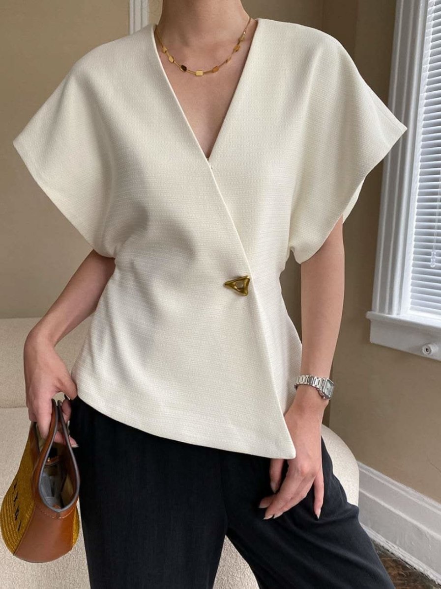 <インスタグラマー様ご愛用>動画あり】トライアングルポイントデザイントップス 2色展開 - select store mirror me<インスタグラマー様ご愛用>動画あり】トライアングルポイントデザイントップス 2色展開208700264mirror meselect store mirror me208700264ホワイトS