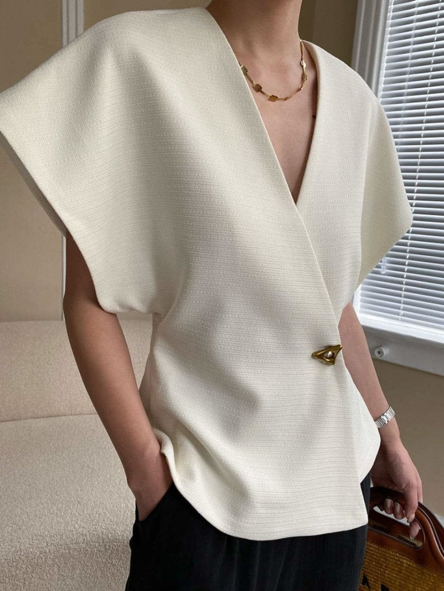 <インスタグラマー様ご愛用>動画あり】トライアングルポイントデザイントップス 2色展開 - select store mirror me<インスタグラマー様ご愛用>動画あり】トライアングルポイントデザイントップス 2色展開208700264mirror meselect store mirror me208700264ホワイトS