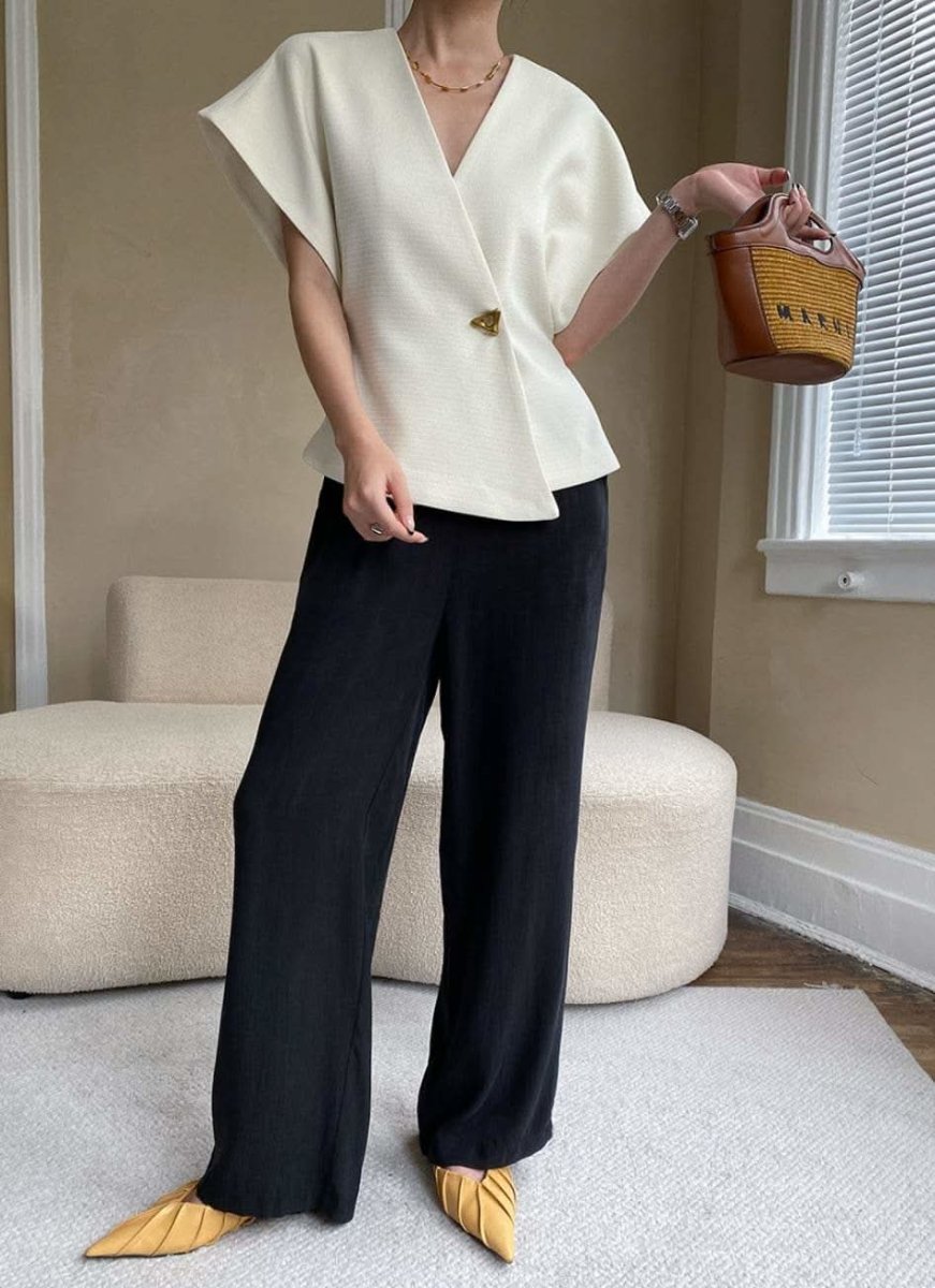 <インスタグラマー様ご愛用>動画あり】トライアングルポイントデザイントップス 2色展開 - select store mirror me<インスタグラマー様ご愛用>動画あり】トライアングルポイントデザイントップス 2色展開208700264mirror meselect store mirror me208700264ホワイトS