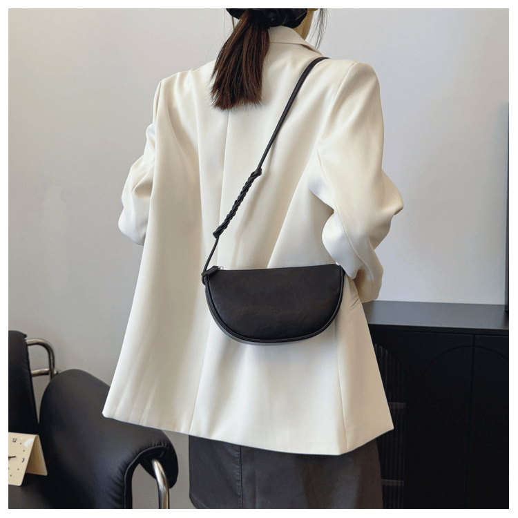 【2025春夏新作】ミニマル半月ショルダーバッグ 2色展開 - select store mirror me【2025春夏新作】ミニマル半月ショルダーバッグ 2色展開select store mirror meselect store mirror meブラック