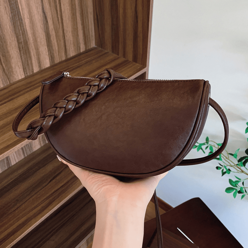 【2025春夏新作】ミニマル半月ショルダーバッグ 2色展開 - select store mirror me【2025春夏新作】ミニマル半月ショルダーバッグ 2色展開select store mirror meselect store mirror meブラウン