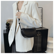 【2025春夏新作】ミニマル半月ショルダーバッグ 2色展開 - select store mirror me【2025春夏新作】ミニマル半月ショルダーバッグ 2色展開select store mirror meselect store mirror meブラック