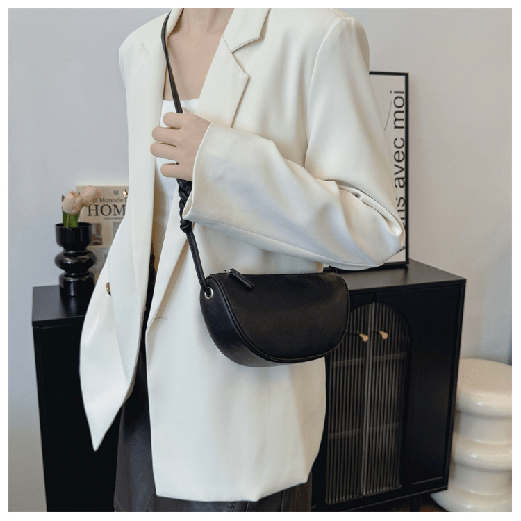 【2025春夏新作】ミニマル半月ショルダーバッグ 2色展開 - select store mirror me【2025春夏新作】ミニマル半月ショルダーバッグ 2色展開select store mirror meselect store mirror meブラック