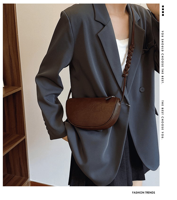 【2025春夏新作】ミニマル半月ショルダーバッグ 2色展開 - select store mirror me【2025春夏新作】ミニマル半月ショルダーバッグ 2色展開select store mirror meselect store mirror meブラウン