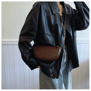 【2025春夏新作】ミニマル半月ショルダーバッグ 2色展開 - select store mirror me【2025春夏新作】ミニマル半月ショルダーバッグ 2色展開select store mirror meselect store mirror meブラウン