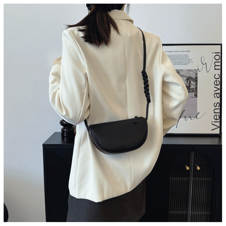 【2025春夏新作】ミニマル半月ショルダーバッグ 2色展開 - select store mirror me【2025春夏新作】ミニマル半月ショルダーバッグ 2色展開select store mirror meselect store mirror meブラック