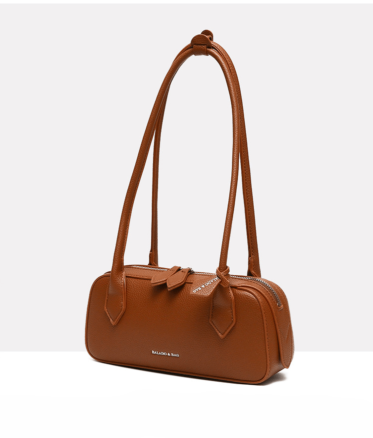 【2025春夏新作】シンプルスムース プレートチャーム付ワイドボストンバッグ【5色展開】 - select store mirror me【2025春夏新作】シンプルスムース プレートチャーム付ワイドボストンバッグ【5色展開】select store mirror meselect store mirror meブラウン