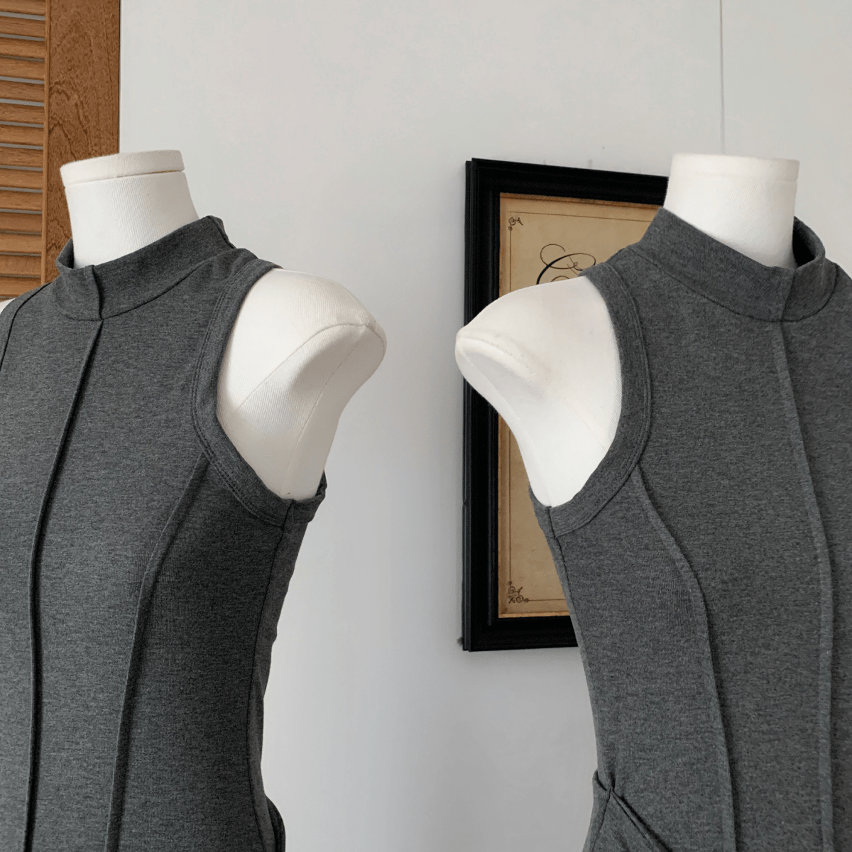 【2025春夏新作】ハイネックウエストノットワンピース - select store mirror me【2025春夏新作】ハイネックウエストノットワンピースselect store mirror meselect store mirror meダークグレーS