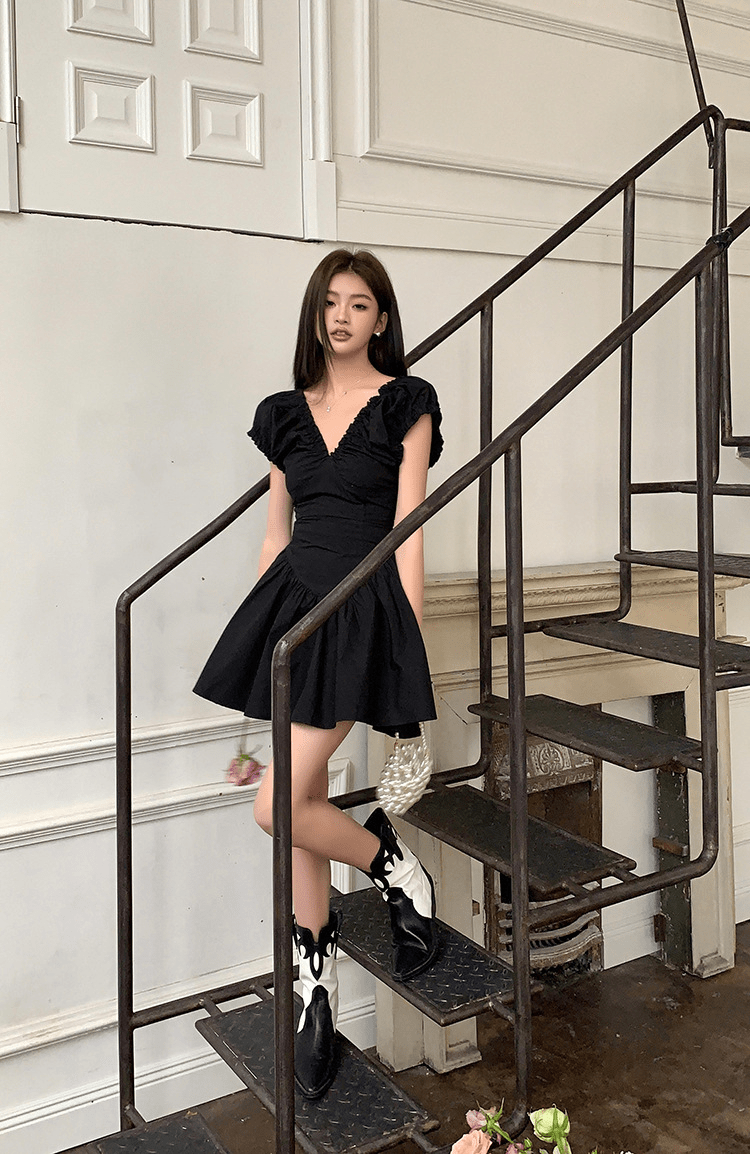 【2025春夏新作】Vネックエンパイアワンピース - select store mirror me【2025春夏新作】Vネックエンパイアワンピースselect store mirror meselect store mirror meブラックS