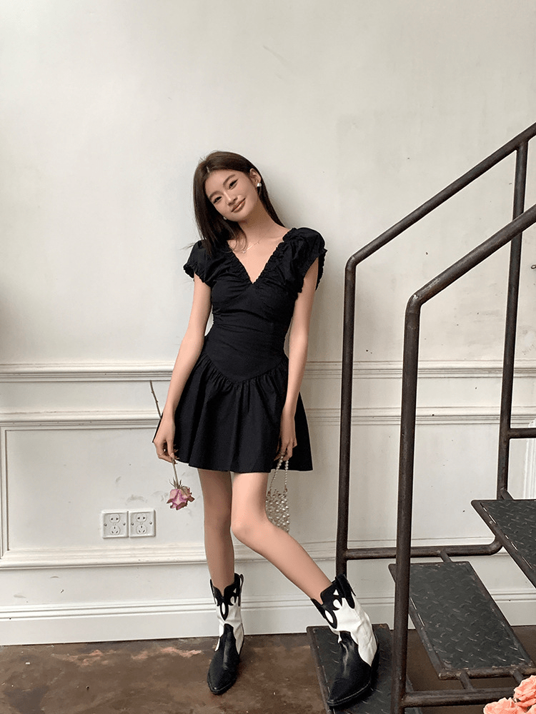 【2025春夏新作】Vネックエンパイアワンピース - select store mirror me【2025春夏新作】Vネックエンパイアワンピースselect store mirror meselect store mirror meブラックS