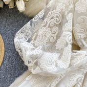 【2025春夏新作】刺繍レースVネックワンピース【2色展開】 - select store mirror me【2025春夏新作】刺繍レースVネックワンピース【2色展開】select store mirror meselect store mirror meアプリコットS