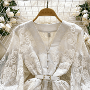 【2025春夏新作】刺繍レースVネックワンピース【2色展開】 - select store mirror me【2025春夏新作】刺繍レースVネックワンピース【2色展開】select store mirror meselect store mirror meアプリコットS