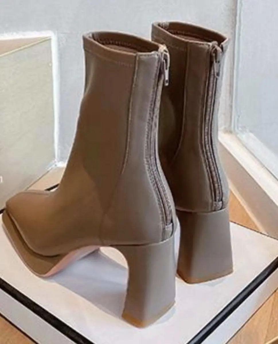 【動画あり】美ラインヒールシンプルショートブーツ 2色&2種展開 mirror me