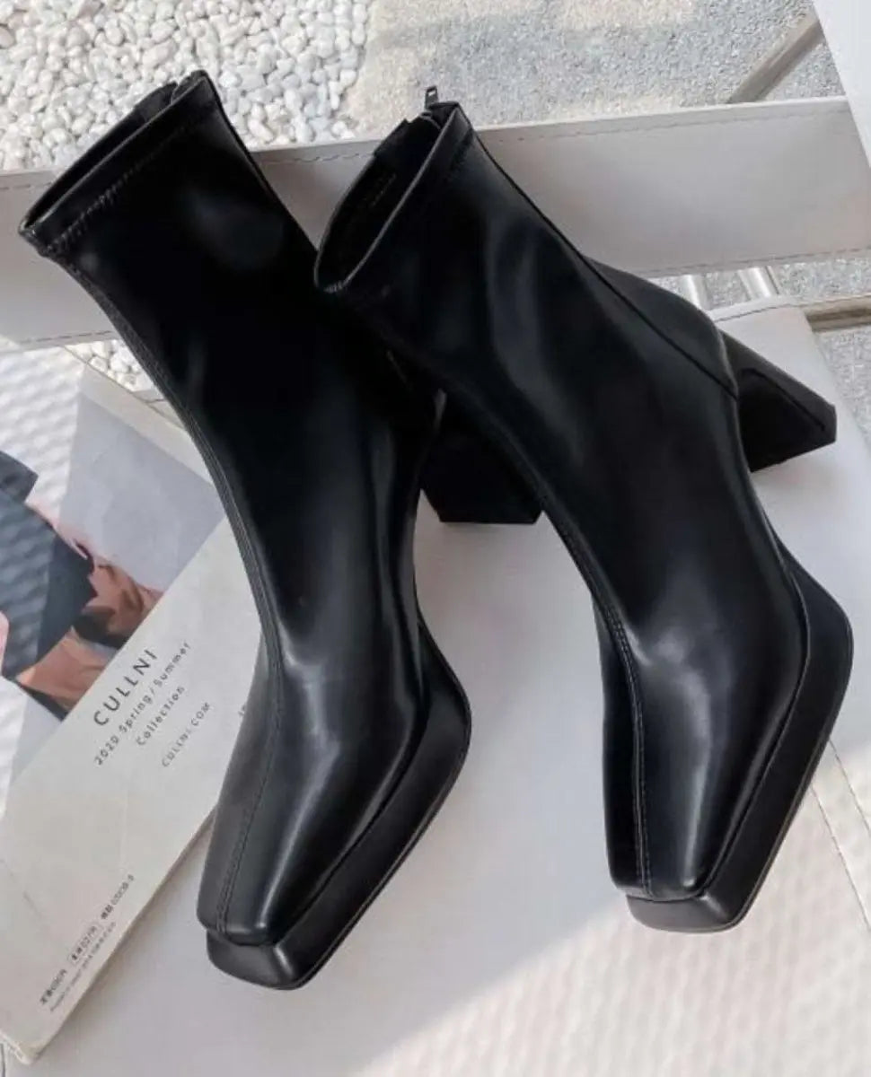 【動画あり】美ラインヒールシンプルショートブーツ 2色&2種展開 mirror me