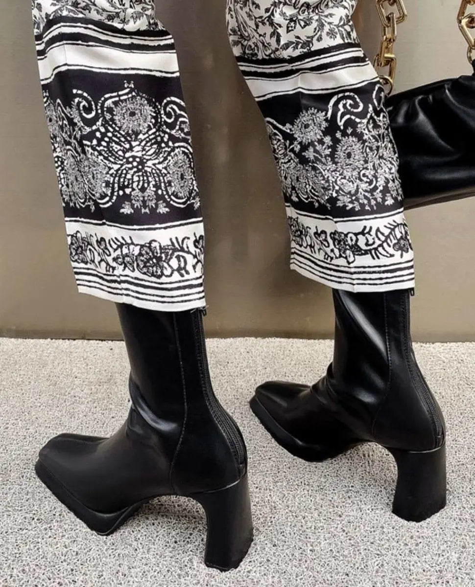 【動画あり】美ラインヒールシンプルショートブーツ 2色&2種展開 mirror me