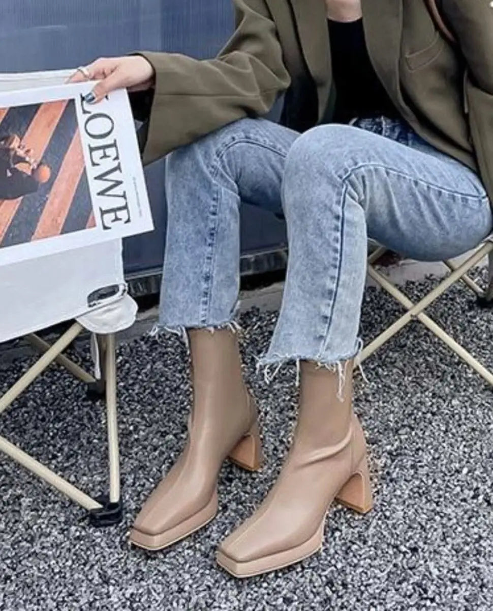 【動画あり】美ラインヒールシンプルショートブーツ 2色&2種展開 mirror me