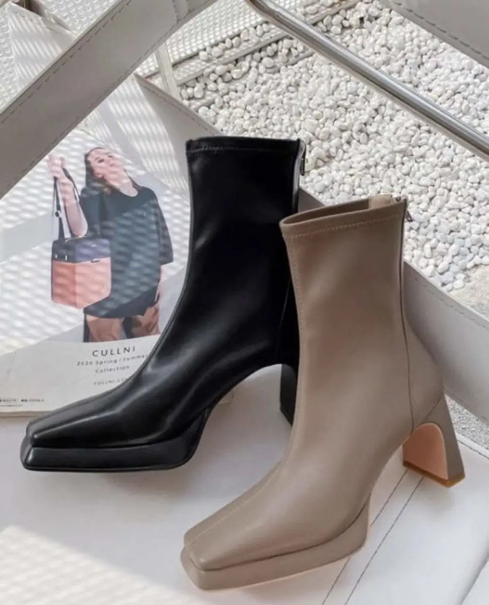 【動画あり】美ラインヒールシンプルショートブーツ 2色&2種展開 mirror me