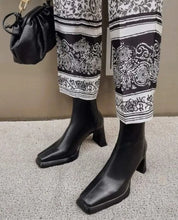 【動画あり】美ラインヒールシンプルショートブーツ 2色&2種展開 mirror me