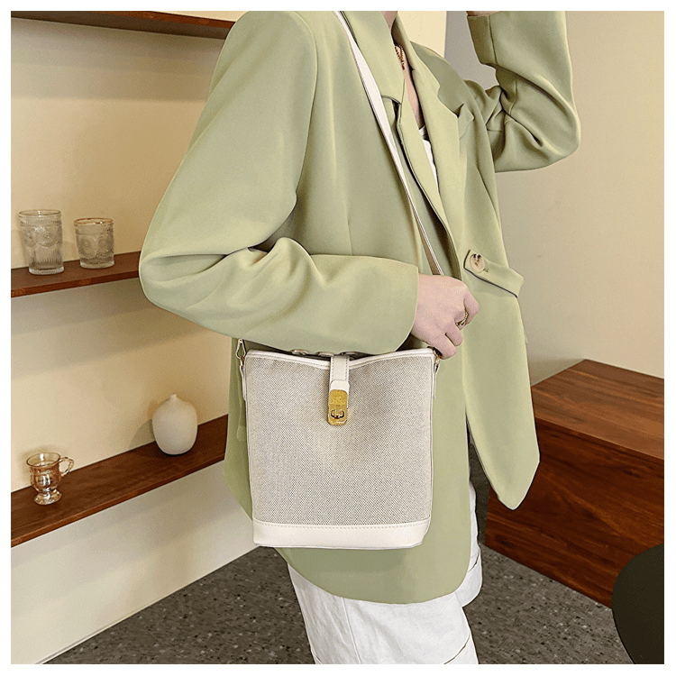 【2wayキャンバスショルダーバッグ】 - select store mirror me【2wayキャンバスショルダーバッグ】select store mirror meselect store mirror me0337c2cbc22c34198e6a43b40bb07db8ブラック