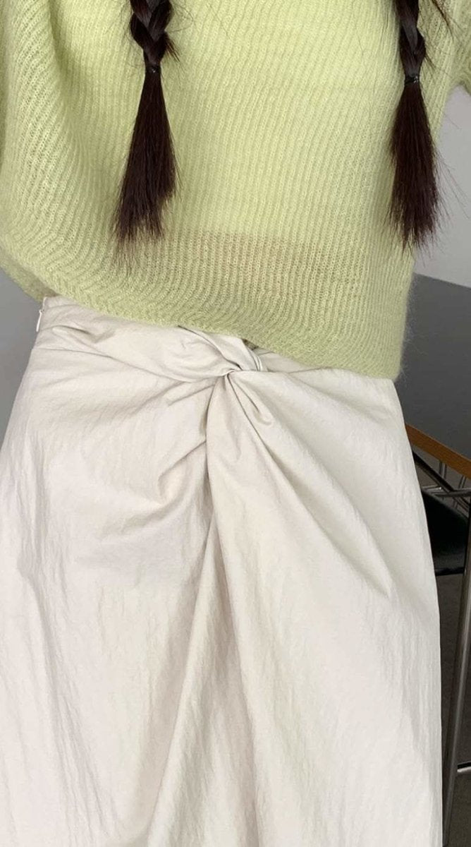 【動画あり】フロントねじれデザインフレアスカート 3色展開 - select store mirror me【動画あり】フロントねじれデザインフレアスカート 3色展開200962196mirror meselect store mirror me200962196ホワイトS