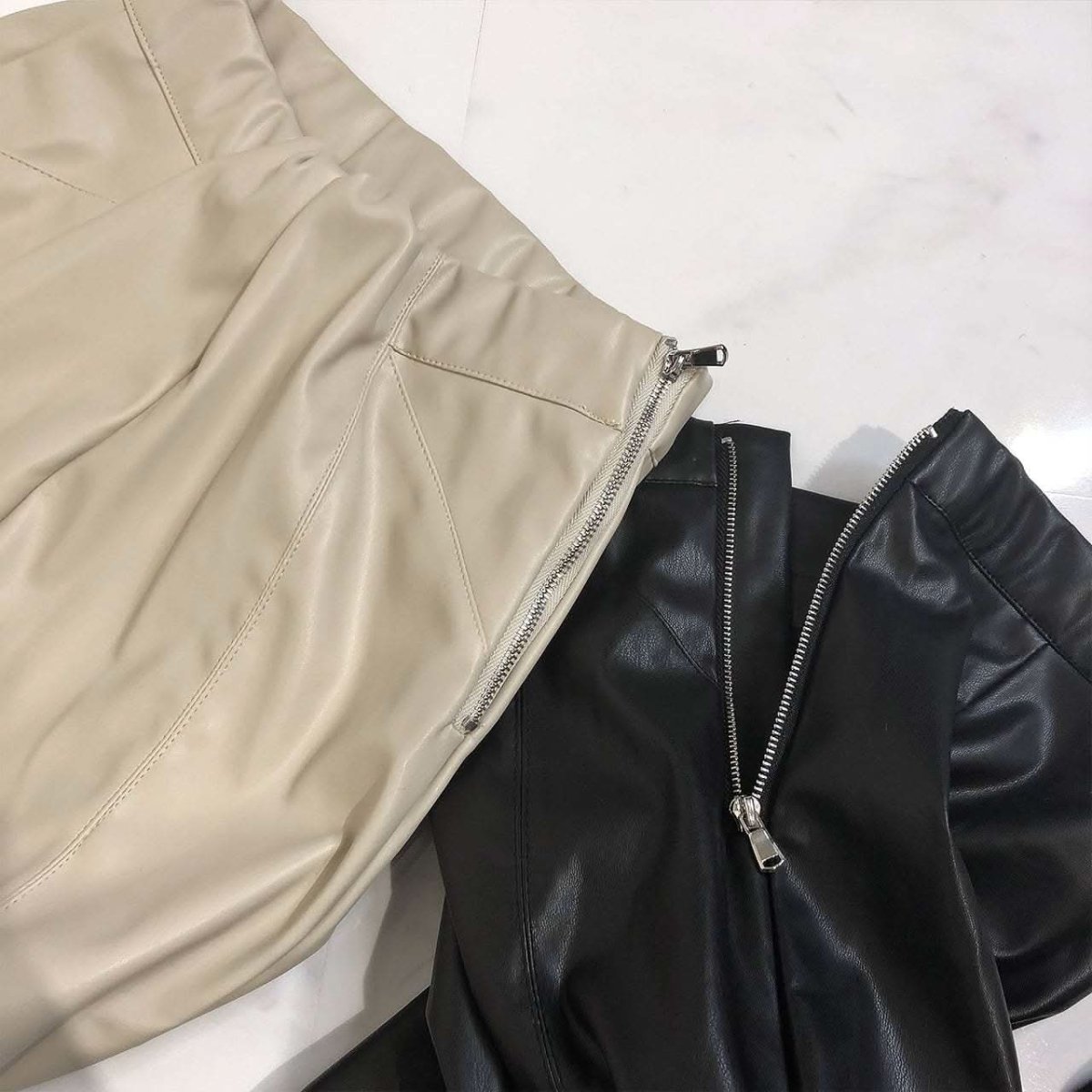 <即納あり>【動画あり】裾ジップ付きエコレザースキニーレザーパンツ 3色展開 - select store mirror me<即納あり>【動画あり】裾ジップ付きエコレザースキニーレザーパンツ 3色展開85268241mirror meselect store mirror me85268241【即納】ベージュ XS