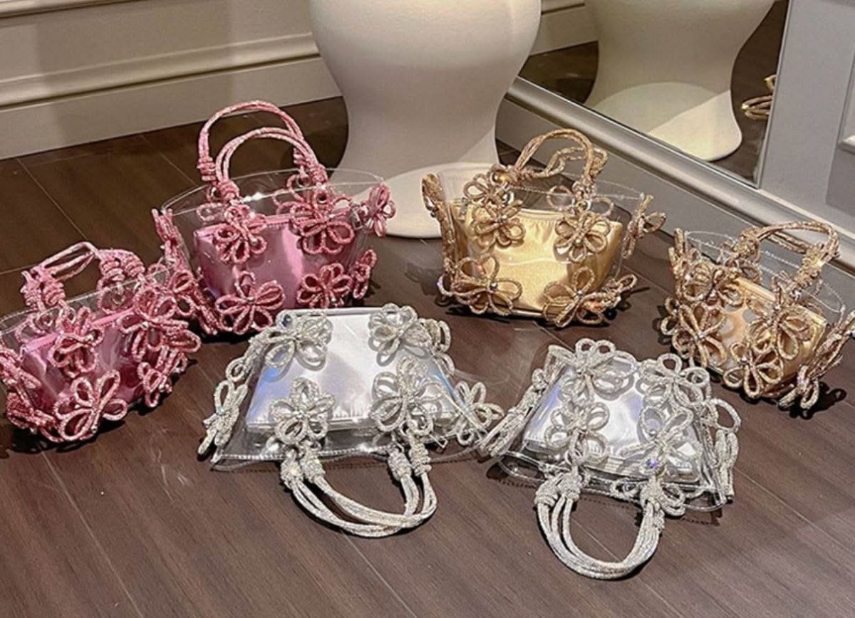 【動画あり】フラワービジューハイデザインクリアバッグ 3種3色展開 - select store mirror me【動画あり】フラワービジューハイデザインクリアバッグ 3種3色展開206542803mirror meselect store mirror me206542803シルバー×小サイズ