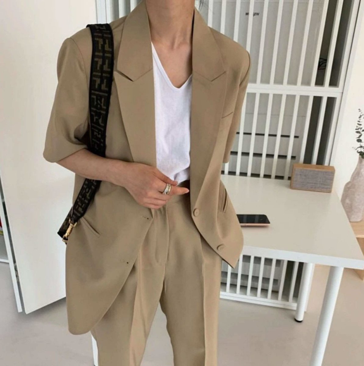 <ブラウンMサイズ1点ずつ即納>【動画あり】ウエストボタンベルト美シルエットセットアップ 3色展開 - select store mirror me<ブラウンMサイズ1点ずつ即納>【動画あり】ウエストボタンベルト美シルエットセットアップ 3色展開194486976mirror meselect store mirror me194486976ホワイト M