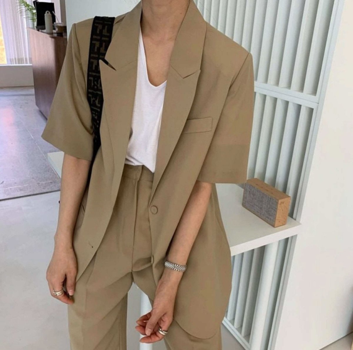 <ブラウンMサイズ1点ずつ即納>【動画あり】ウエストボタンベルト美シルエットセットアップ 3色展開 - select store mirror me<ブラウンMサイズ1点ずつ即納>【動画あり】ウエストボタンベルト美シルエットセットアップ 3色展開194486976mirror meselect store mirror me194486976ホワイト M