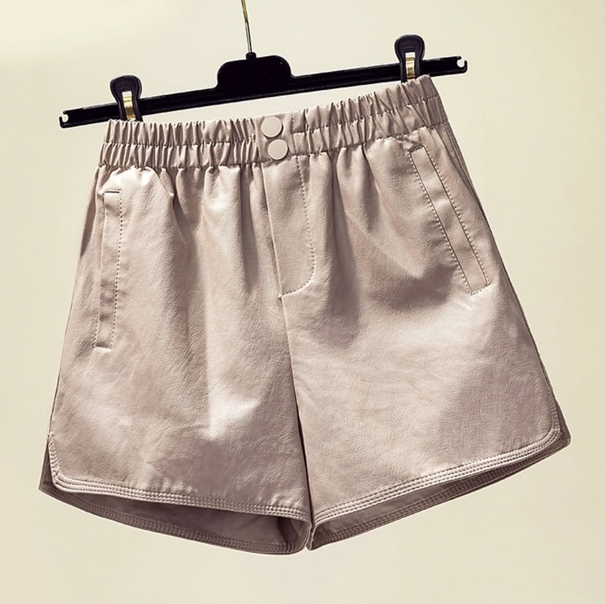 <ブラックS1点即納>セミマットPUレザーショート丈ソフトスリットパンツ 3色展開 - select store mirror me<ブラックS1点即納>セミマットPUレザーショート丈ソフトスリットパンツ 3色展開79223270mirror meselect store mirror me79223270ベージュ S