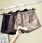 <ブラックS1点即納>セミマットPUレザーショート丈ソフトスリットパンツ 3色展開 - select store mirror me<ブラックS1点即納>セミマットPUレザーショート丈ソフトスリットパンツ 3色展開79223270mirror meselect store mirror me79223270ベージュ S